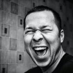 Tiba-tiba Ketawa Sambil Nangis? Yuk Simak Penjelasan & Penyebabnya