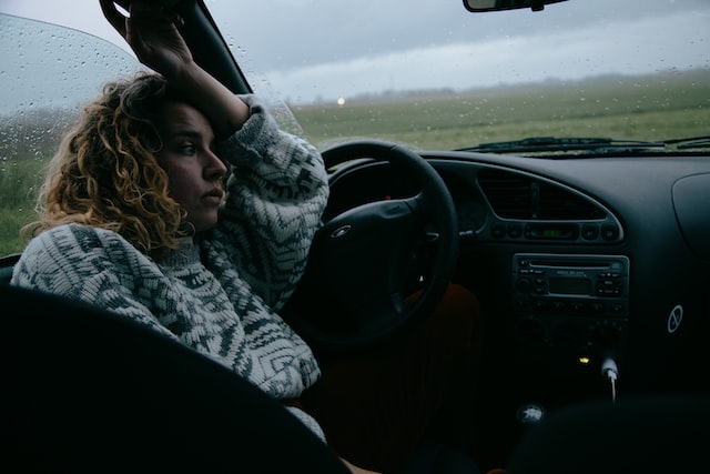 Warning! Ini 7 Contoh Overthinking ke Pacar yang Wajib Dihindari!