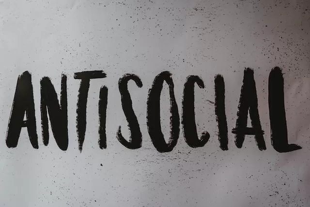 Gangguan Kepribadian Antisosial: Definisi, Tanda & Gejalanya